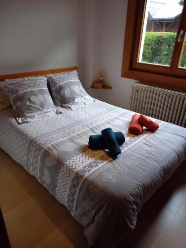 two stuffed animals are sitting on a bed at Appartement avec Terrasse in Chamonix-Mont-Blanc