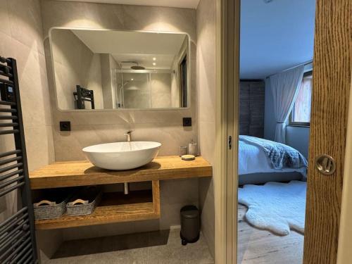 ห้องน้ำของ Central 4 bedroom apartment with spa access