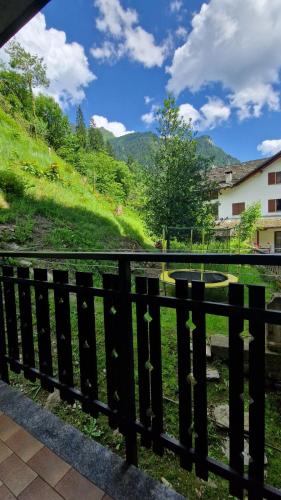 a black fence with a view of a mountain at Il Bucaneve in Mollia
