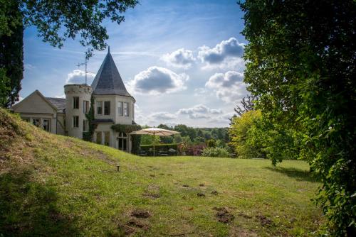 Κήπος έξω από το Chambres d'Hôtes Manoir de Montecler