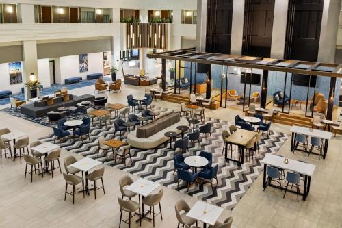 Sheraton Suites Chicago O'Hare Image