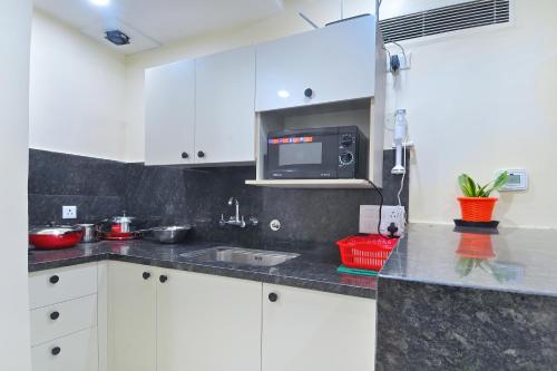 Η κουζίνα ή μικρή κουζίνα στο Hari Homes - Just a min walk from New Delhi Railway Station