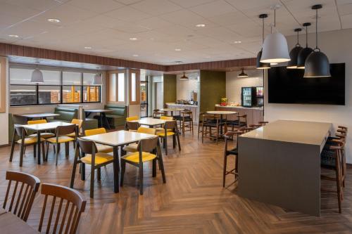 Restaurace v ubytování Fairfield by Marriott Inn & Suites Southaven Snowden Grove