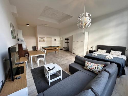 a living room with a couch and a table at Monumental independent Studio, City Centre Dordrecht in Dordrecht