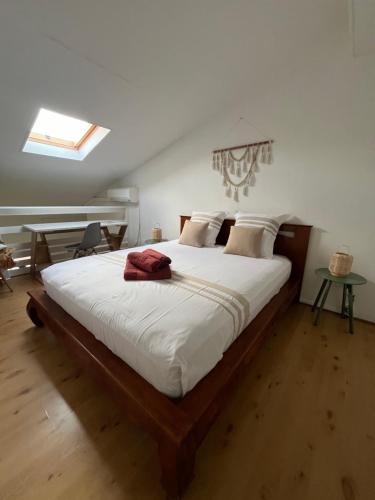 En eller flere senge i et værelse på L'Ermitage les Bains - Duplex TiCocon