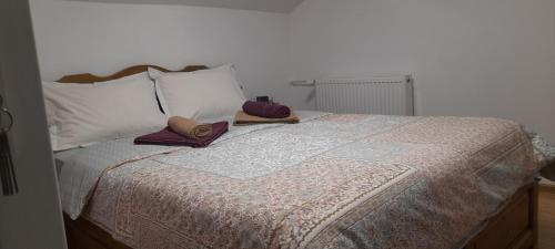 a bedroom with a bed with two pillows on it at Casa linistita Ilie in Păltineni