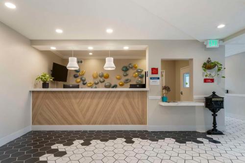 a lobby with a counter in a hospital at Best Western Plus All Suites Inn in Santa Cruz