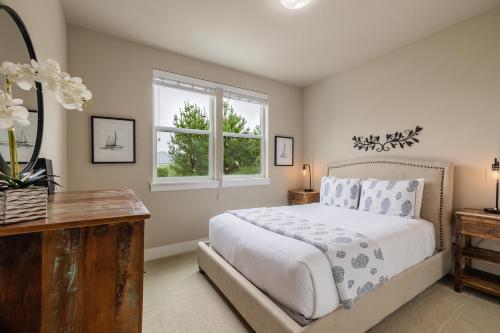 En eller flere senge i et værelse på Roost Cottage