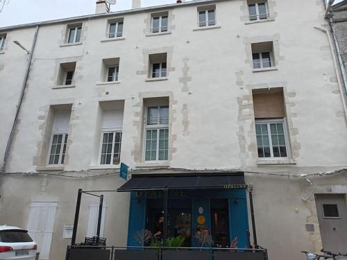 Το κτήριο όπου στεγάζεται  το διαμέρισμα