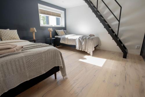 a bedroom with two beds and a large window at Modern boende med sjöutsikt in Ryssby
