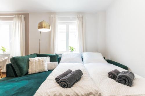 a bedroom with a large bed with towels on it at JAMA - Designapartment im Herzen der Stadt in Schweinfurt
