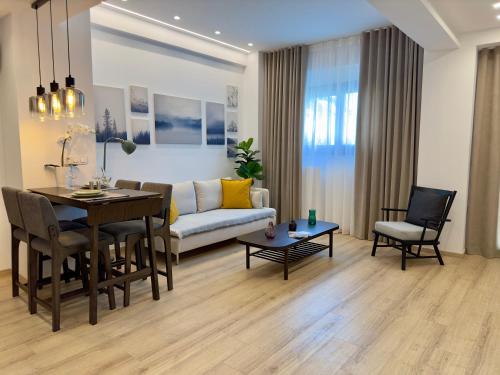 TT Luxury Homes I Zefyros - Chic shared Pool & Gym