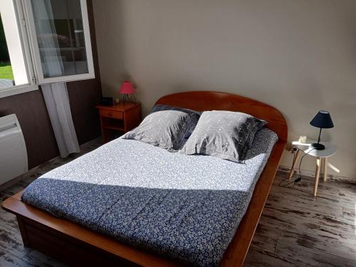 Ένα ή περισσότερα κρεβάτια σε δωμάτιο στο Chambre indépendante