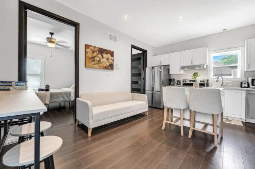Gallery image of Luxury 2BR Home Near DT GO Hospitals Waterfalls in Hamilton