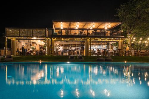 Bazén v ubytování Hang Loose Cottage Hotel & Resort 4 stelle Gizzeria Calabria nebo v jeho okolí