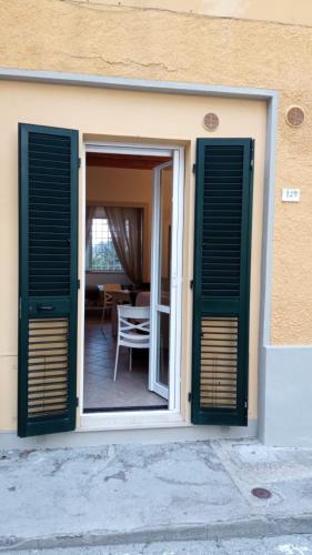 a door open to a patio with a table at La Dodicesima Luna in Peccioli
