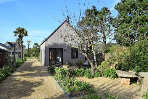 Maison NEUVE avec jardin clos à 150m de la mer à Trégastel - Réf 31