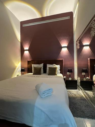 a bedroom with a large white bed with two lamps at Duplex Pieds dans L'eau in Douar el Hafey