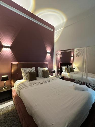 a large bedroom with two beds and two lamps at Duplex Pieds dans L'eau in Douar el Hafey