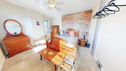 Postel nebo postele na pokoji v ubytování ENTIRE Pittsburgh Home Close To Events - Kid Friendly - Designated Dog & Cat Areas - Private Patio - Free Parking - Fireplace