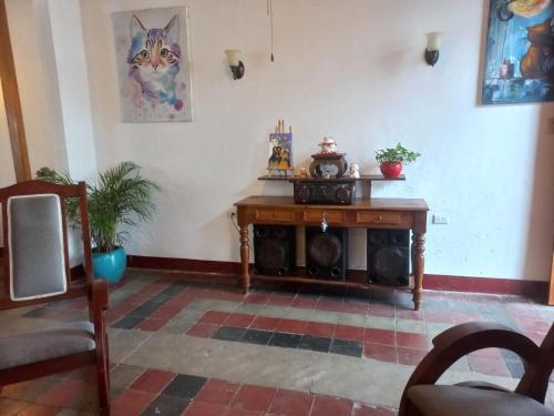a living room with a table and a cat on the wall at Charming Home on La Calzada in Granada