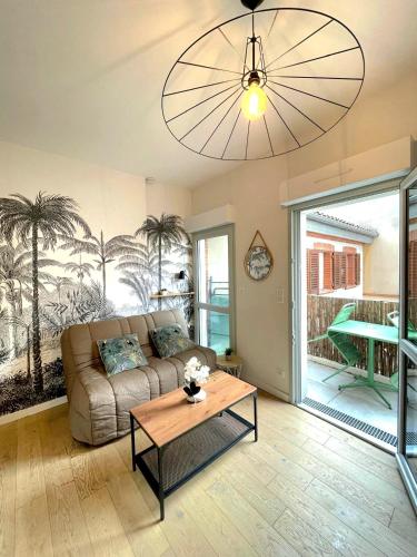 Studio Chic & Balcon - Hypercentre - Gare - Metro