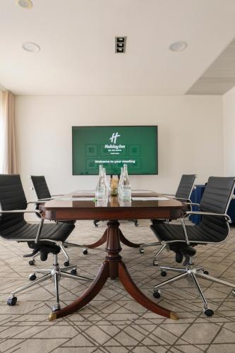 a conference room with a large wooden table and chairs at Gaia Residence in Vila Nova de Gaia