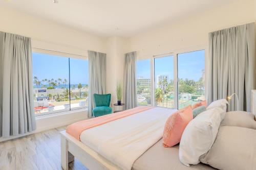 Luxury Ocean Views Condo in Palm Beach
