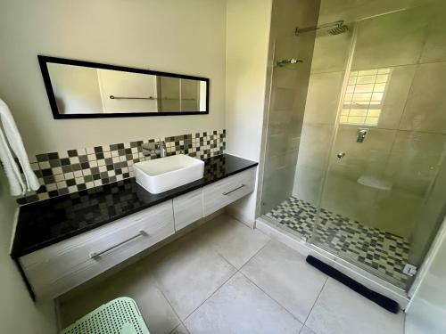 Ένα μπάνιο στο Stunning Refurbished Apartment - Only Families