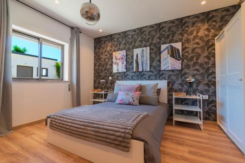 7Min to Uni Sé-Velha - AC - BBQ & Gym - Work Desk - 300MBs WiFi - Suite 2