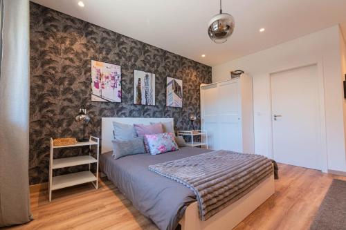 7Min to Uni Sé-Velha - AC - BBQ & Gym - Work Desk - 300MBs WiFi - Suite 2