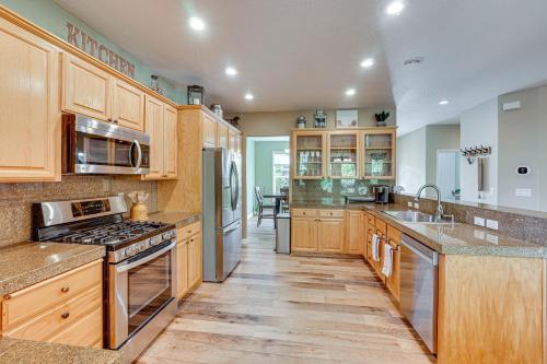 Gambar di galeri bagi Spacious Home with Swim Spa and Deck in Medford! di Medford