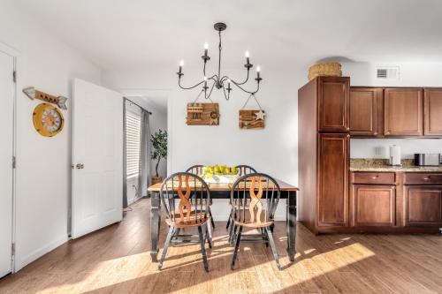 a kitchen with a dining room table and chairs at Charming Tempe 3b2b Oasis in Tempe