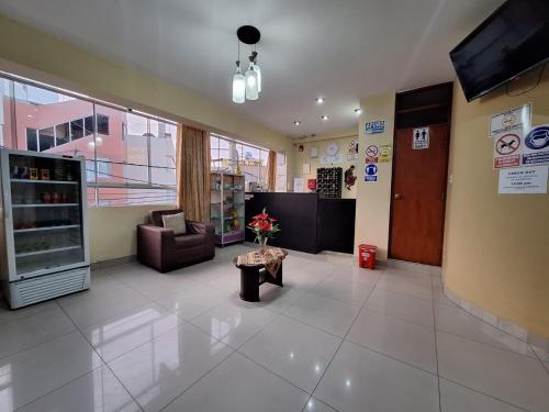 Televisyen dan/atau pusat hiburan di Hostal El Tambo Tacna