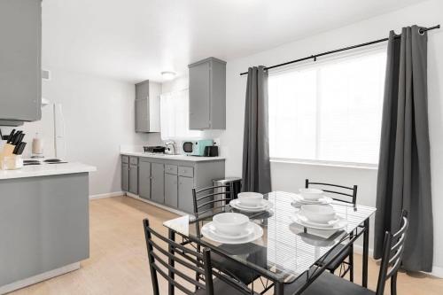 a dining room with a table and chairs in a kitchen at Charming Two Bedroom Sleeps 6! Close To Strip! in Las Vegas