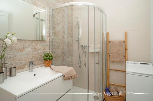 Uppermill Suite #3にあるバスルーム