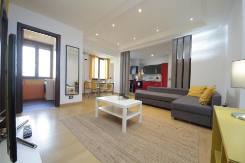 Cozy and comfy apartment in Piramide metro stop