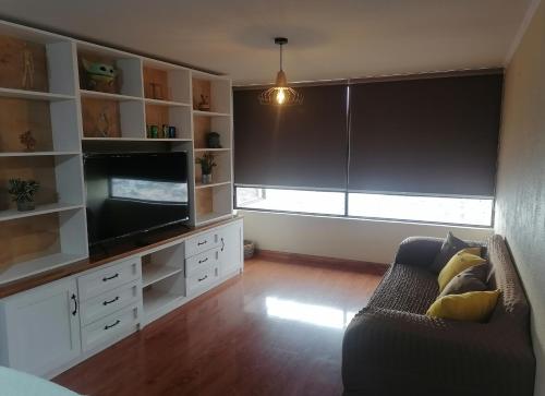 Μια τηλεόραση ή/και κέντρο ψυχαγωγίας στο Departamento frente a playa brava