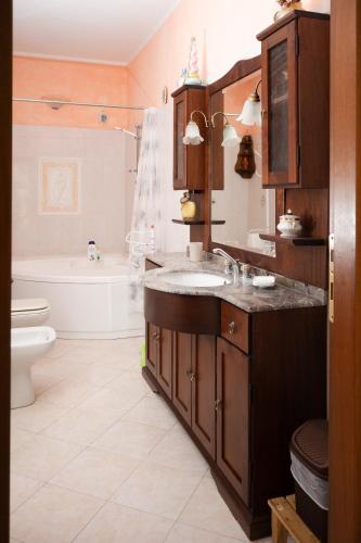 a bathroom with a sink and a toilet and a tub at Casa Ragno Corchiano in Corchiano