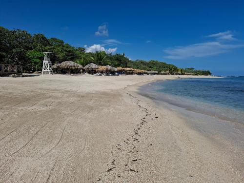 Costambar Seaside Apartment with Pool
