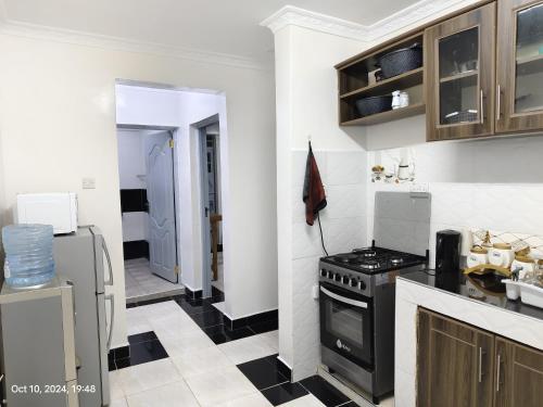 Η κουζίνα ή μικρή κουζίνα στο Rispers Homes Nanyuki