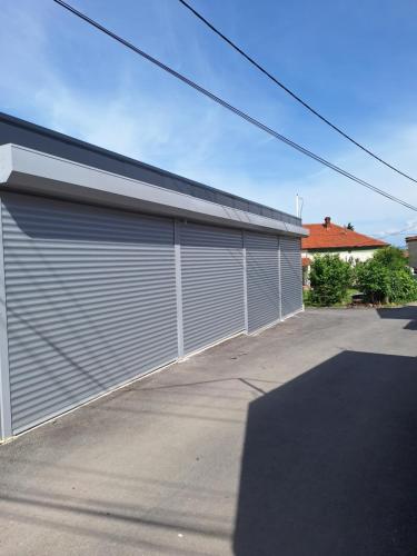 a large metal building with a garage door at Apartman Leskovčanka in Leskovac