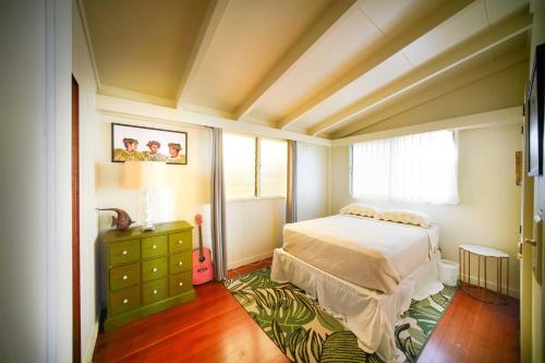 En eller flere senge i et værelse på Ocean and Skyline Views Honolulu Retreat