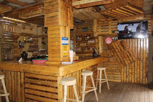 Lounge nebo bar v ubytování Highway 24 Lounge Masaka