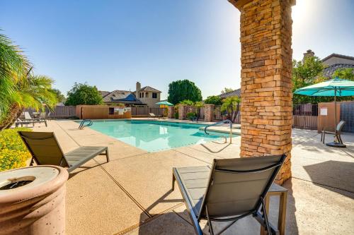 Πισίνα στο ή κοντά στο Pool Access and Private Patio Litchfield Park Home!