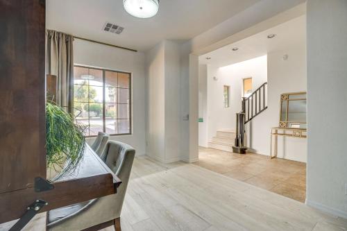 Χώρος καθιστικού στο Pool Access and Private Patio Litchfield Park Home!
