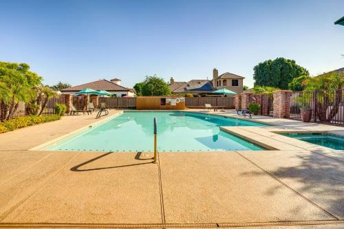 Πισίνα στο ή κοντά στο Pool Access and Private Patio Litchfield Park Home!
