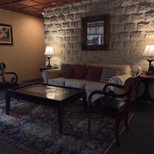 a living room with a couch and a coffee table at Hotel El Paraiso in Mineral del Chico