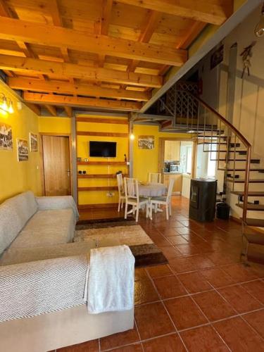 a living room with a couch and a table and a kitchen at Casa do Arco da Velha in Bragança