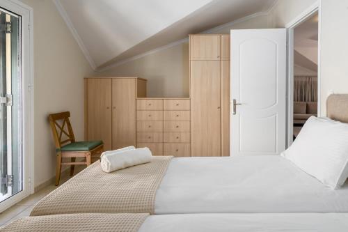 Attic Retreatにあるベッド